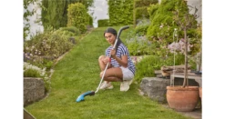 Gardena Accu-grasschaar + Telescoopsteel -Gardena Verkoopwinkel 970623501 8 GARDENA20ACCU GRASSCHAAR2020TELESCOOPSTEEL